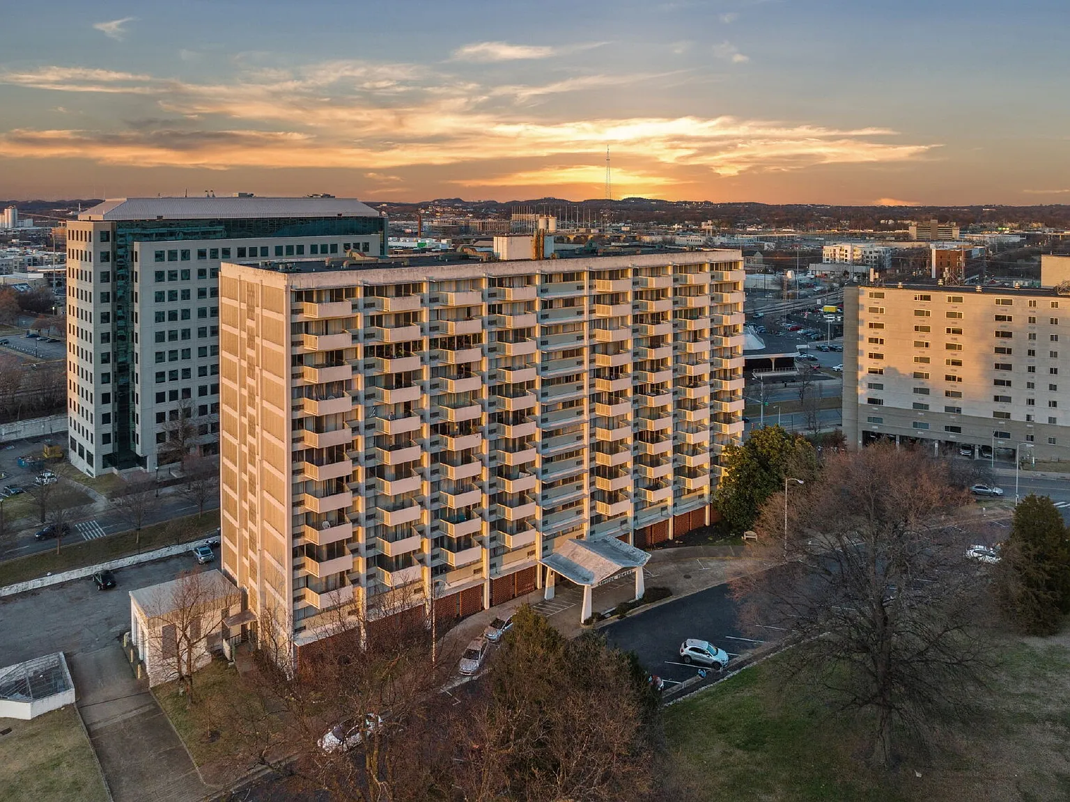 1 bed, 1.0 bath, 594 sqft, $1,500 — Photo 1