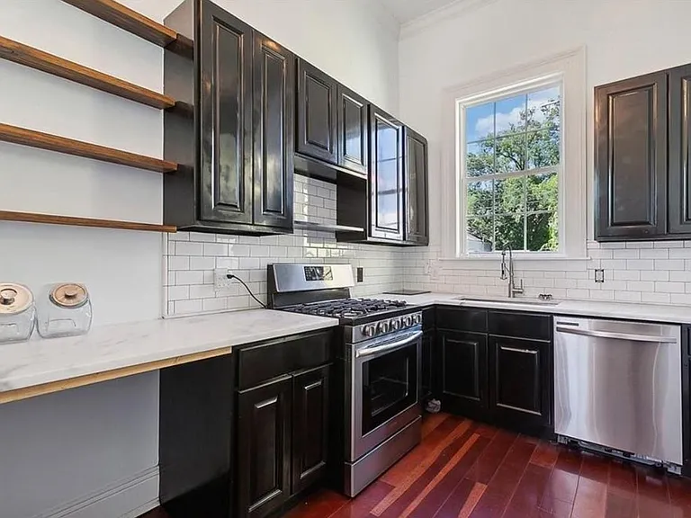 1674 N Robertson St — Photo 20