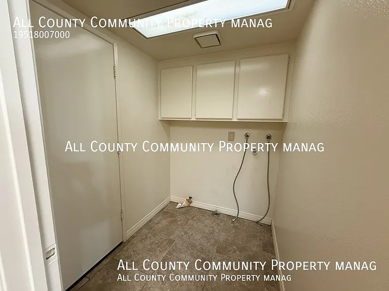 2277 Oak Ave — Photo 25