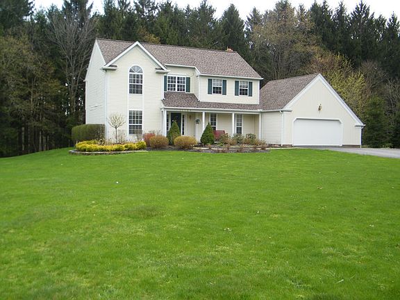 3rd image of 11104 Carriage Hill Dr