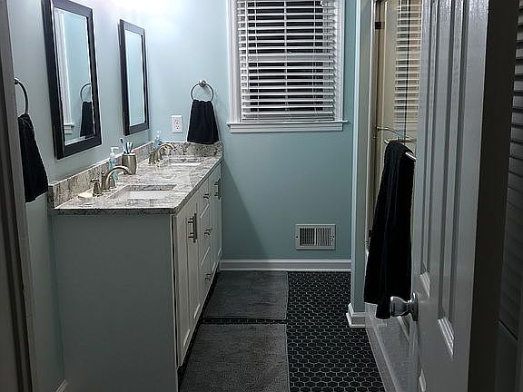 hall/guest bath