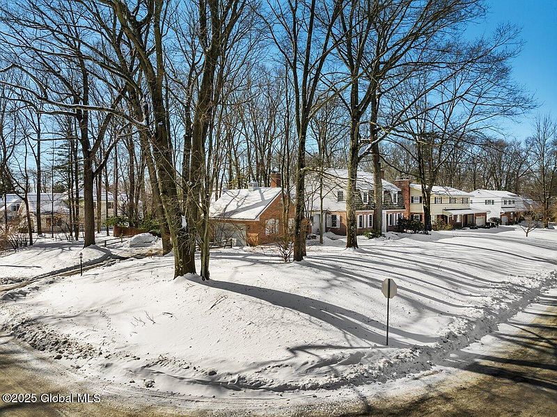 3rd image of 1934 Heritage Road