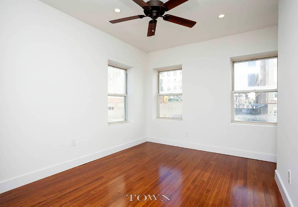 2nd image of 95 Smith St #2