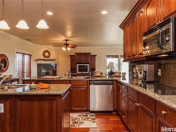 4th image of 3485 Park Dr