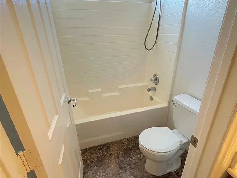 9222 Avon Park Ave — Photo 37