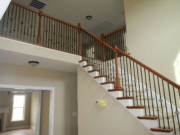 4th image of 816 Herrington Dr