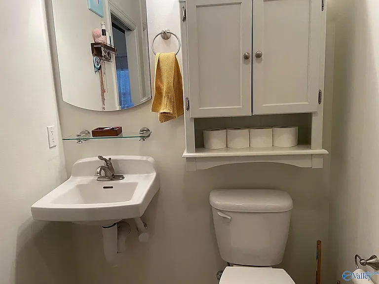 147 Greenlawn Dr NE — Photo 7
