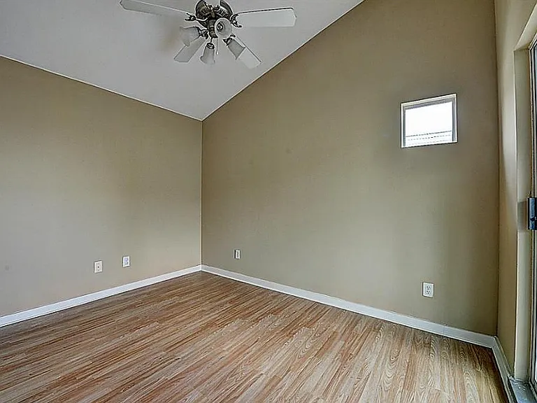 711 Andrews St — Photo 15