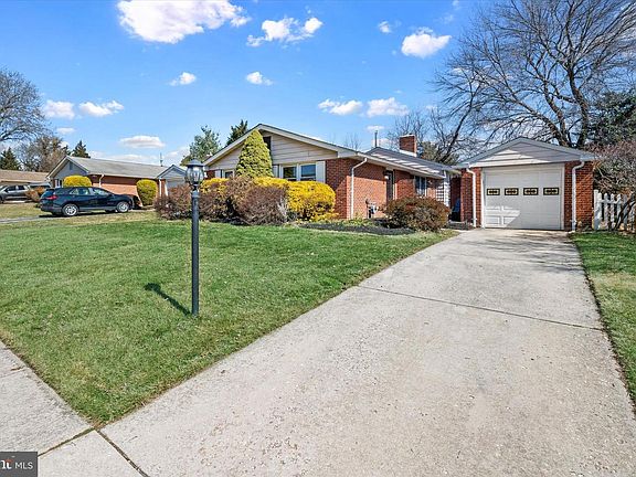 4th image of 2621 Stephenson Dr