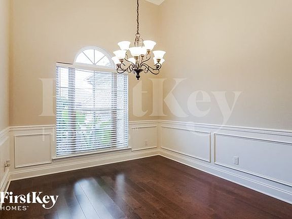 5th image of 1012 Pilgrim Ln