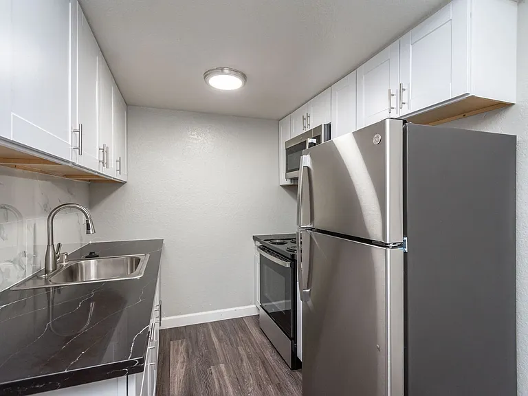 Gold Creek Apartments — Photo 36