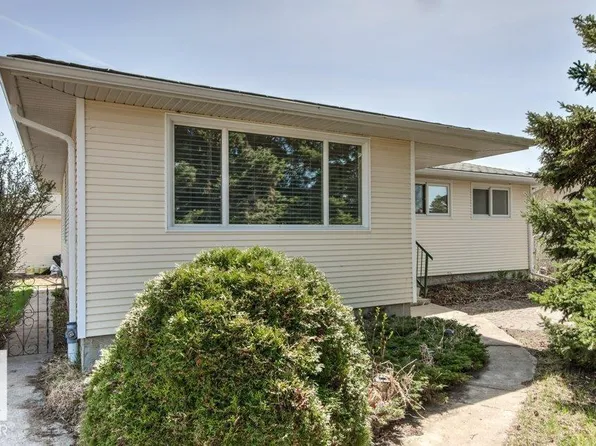 882 Knottwood Rd S, Edmonton, AB T6K 3C3