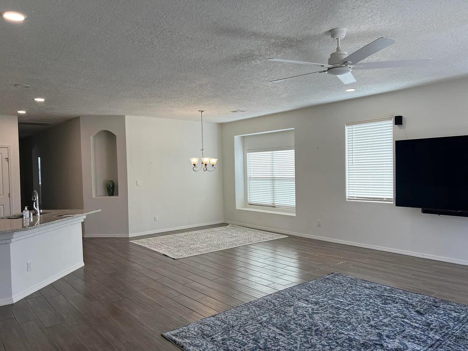 3 bed, 2.0 bath, 1745 sqft, $2,200 — Photo 3