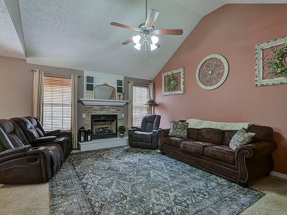 4th image of 219 N Cedarwood Avenue