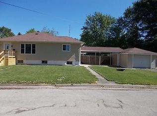 720 Maple St, Pana, IL