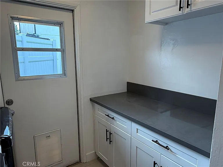 19216 Calvert St — Photo 12