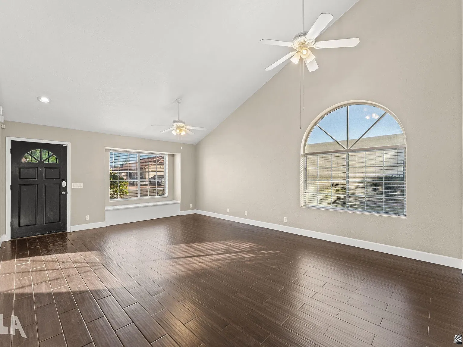4 bed, 3.0 bath, 1940 sqft, $2,300 — Photo 4