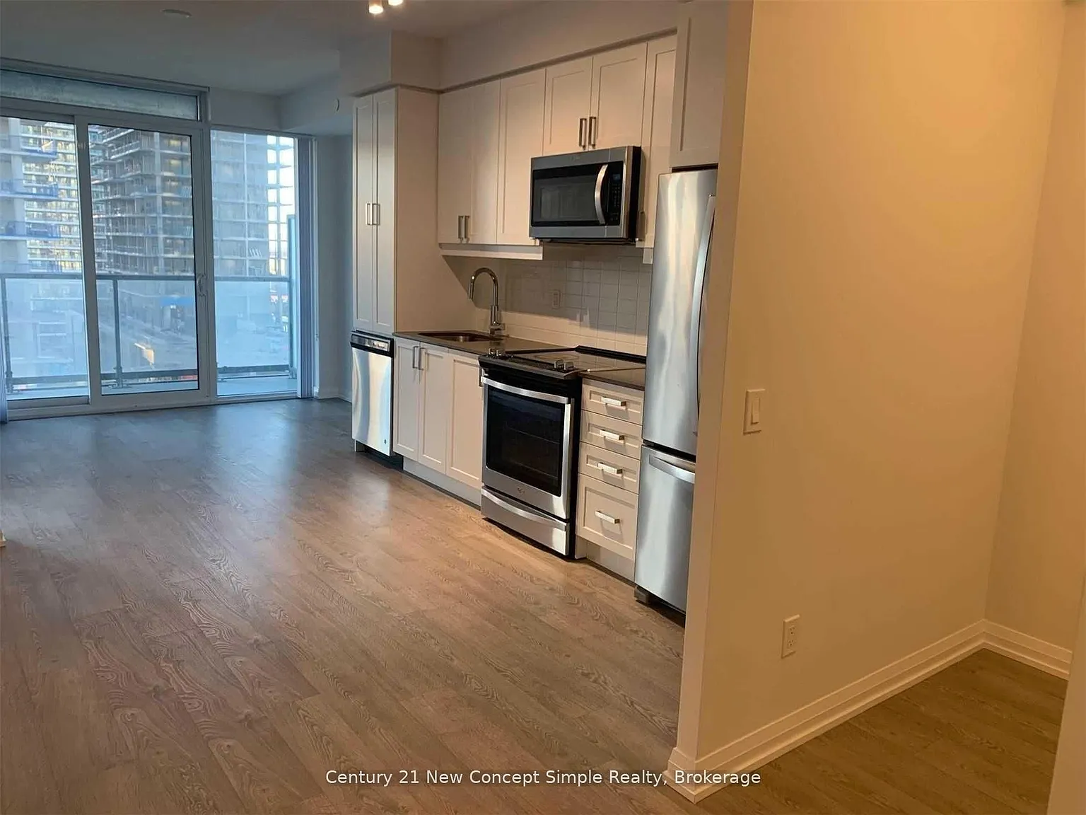 7895 Jane St — Photo 2