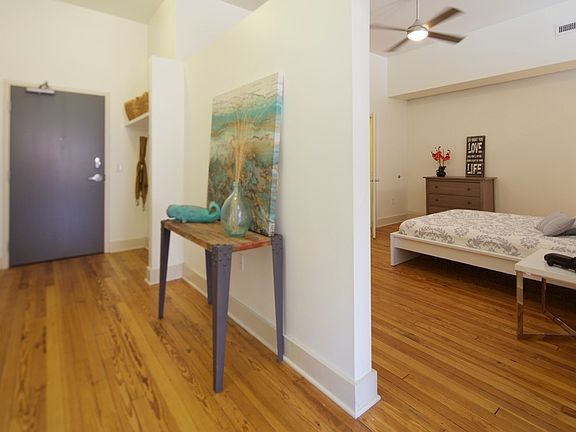 5th image of 463 N High St APT 4A