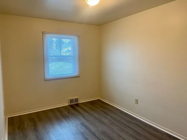 2904-2910 Tamarack Dr — Photo 8