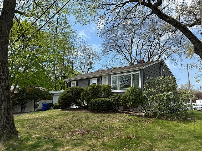 53 Dickson Ave — Photo 24