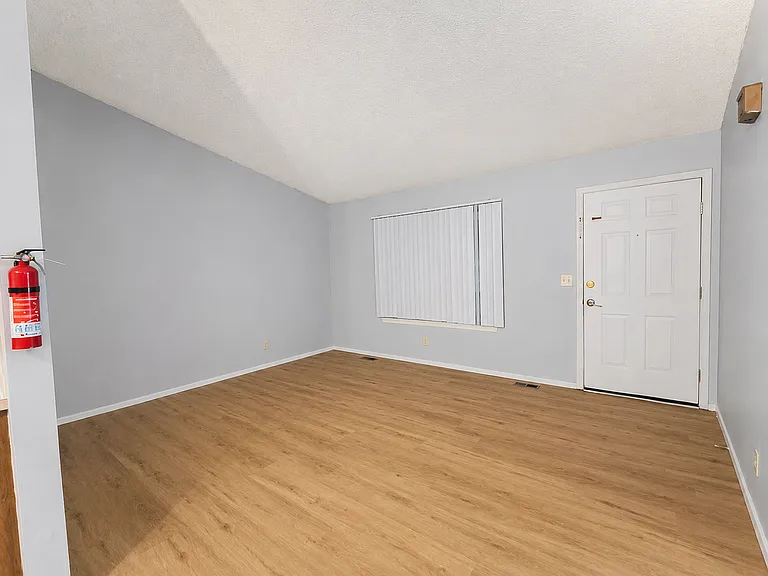 1224 E Selma St — Photo 8