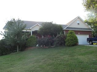 105 Skyline Dr, Dandridge, TN 37725