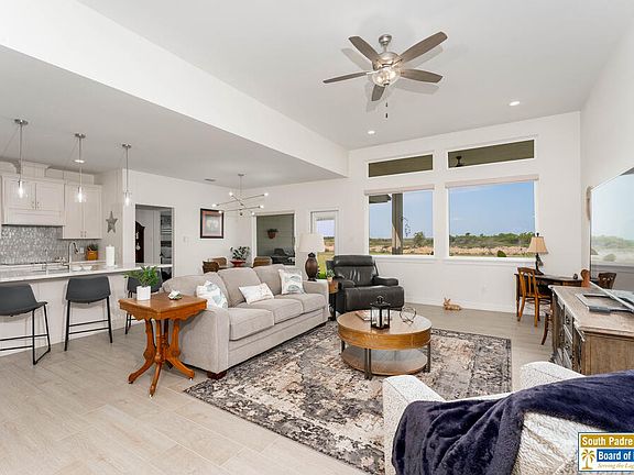 4th image of 136 Torrey Pines Rd