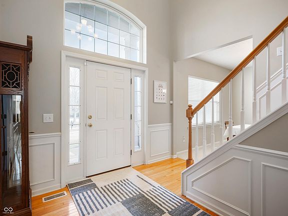 4th image of 8256 Plumwood Ln
