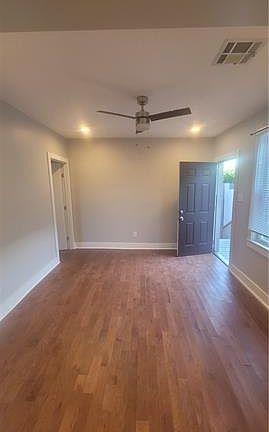 2nd image of 3423 Urquhart St