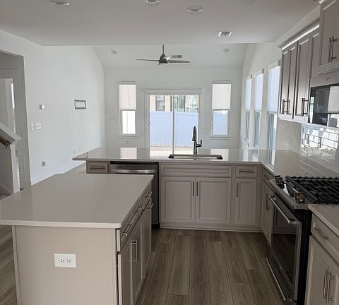4th image of 400 Water Garden Pl #1