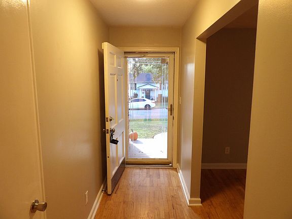 4th image of 935 Brookhaven Dr