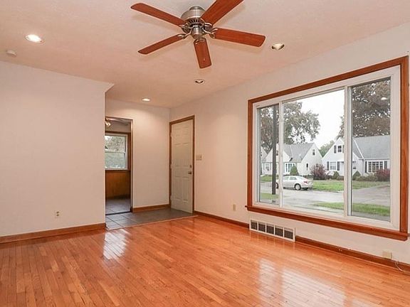 3rd image of 5619 Allanwood Dr