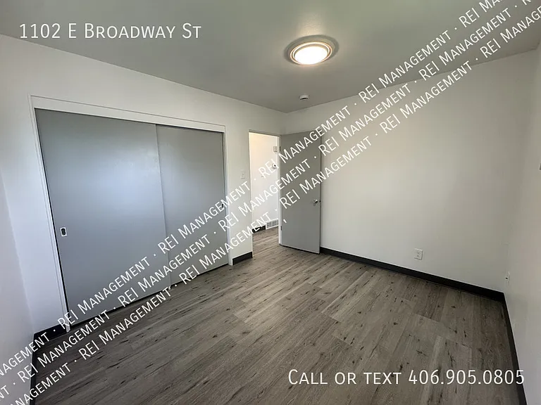 1102 E Broadway St — Photo 9