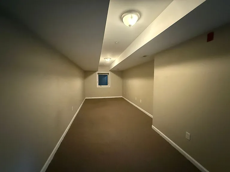 51 Chelsea St #1R — Photo 11