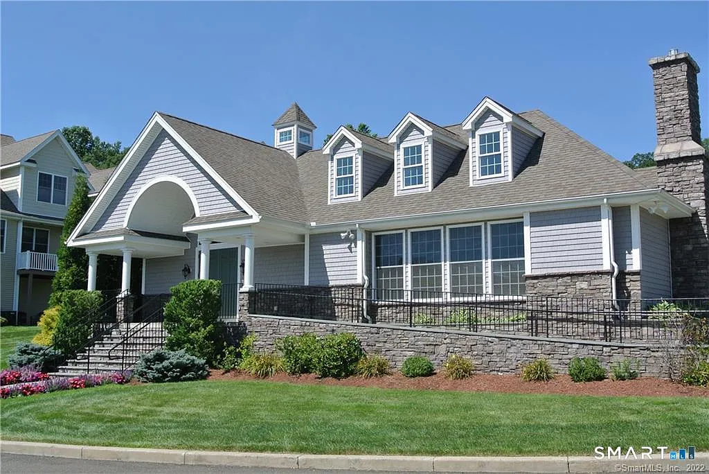 Crescent Village — Photo 1