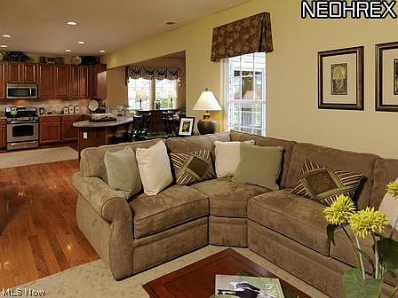 3rd image of 531 W Gentry Cir E