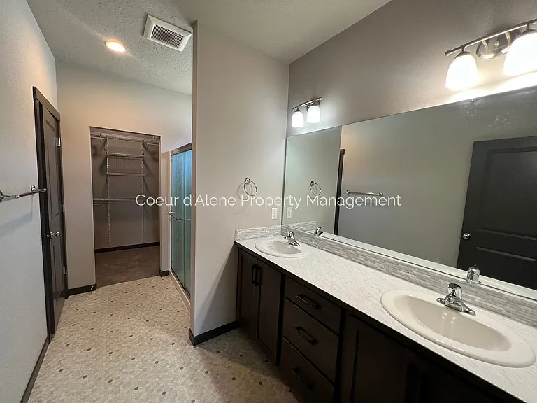 246 N Olivewood Ln — Photo 16