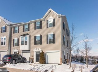 500 Susan Cir, North Wales, PA 19454