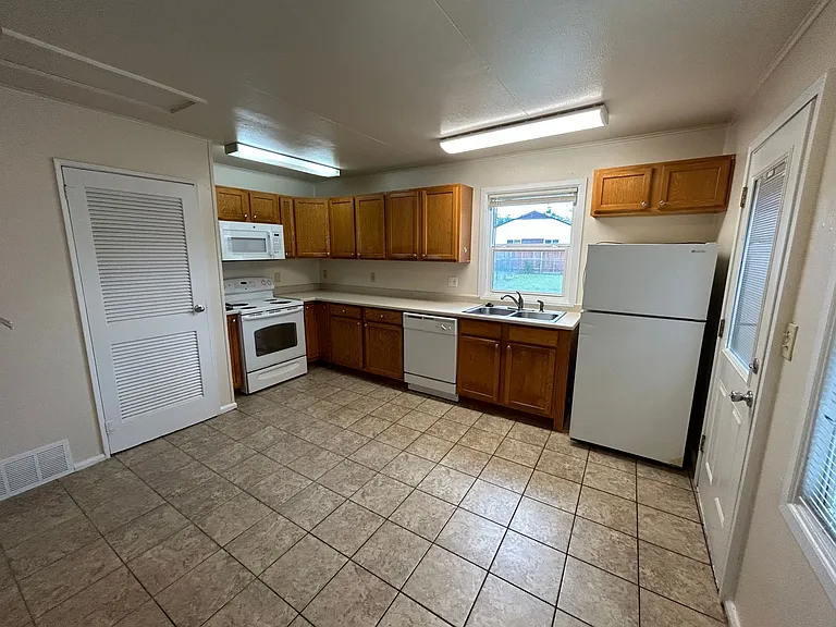 1201 E Cheyenne Rd — Photo 6
