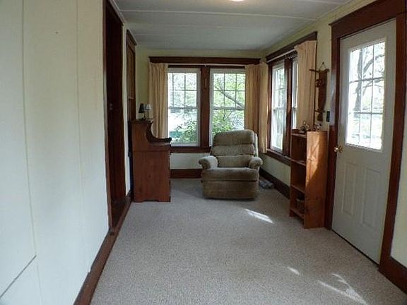 3rd image of 65 Norwood St