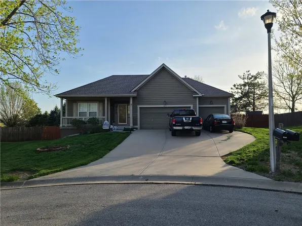 1875 W Park Ct, Olathe, KS 66061