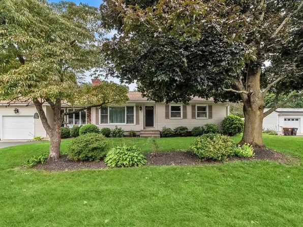 28 Maynard St, Feeding Hills, MA 01030