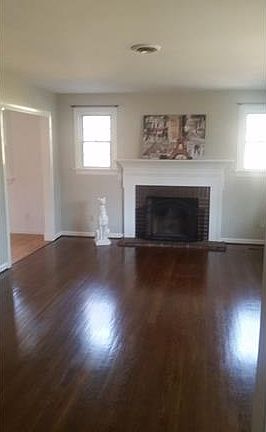 3rd image of 2220 Greenfield Dr