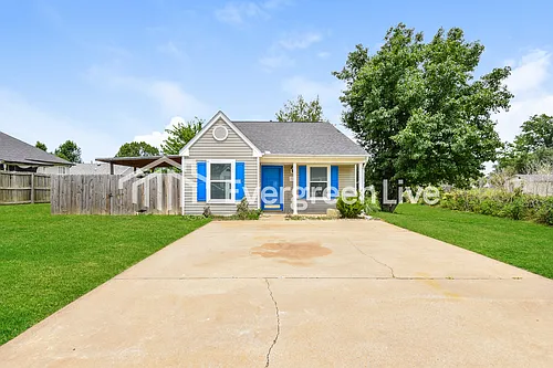6102 NW Silas St Photo 1