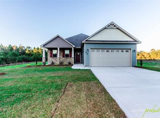 420 Old Stage Rd, Richlands, NC 28574