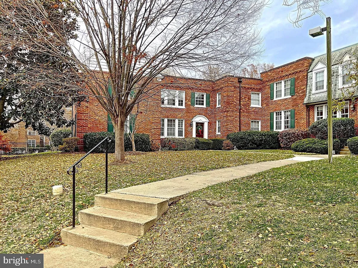 Building Photo - 1817 Queens Ln #2160
