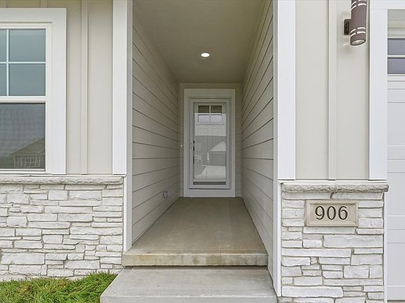 3rd image of 906 Fairview Hills Dr