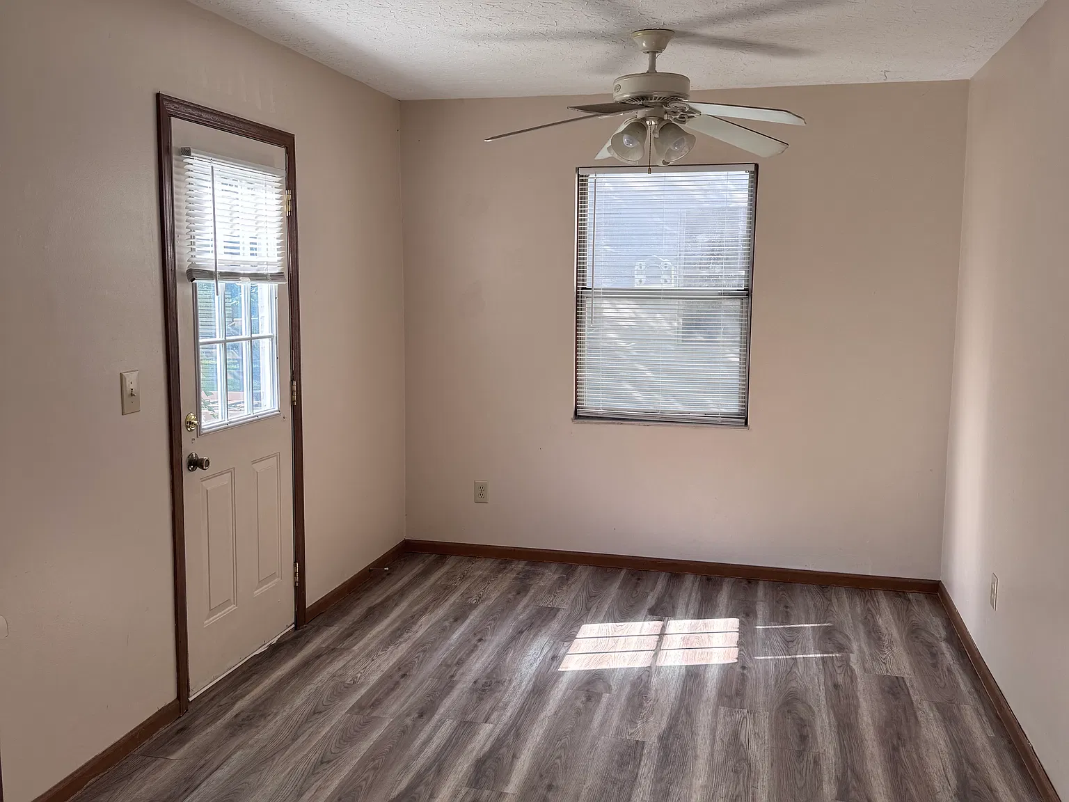 3 bed, 2.5 bath, 1345 sqft, $1,850 — Photo 2