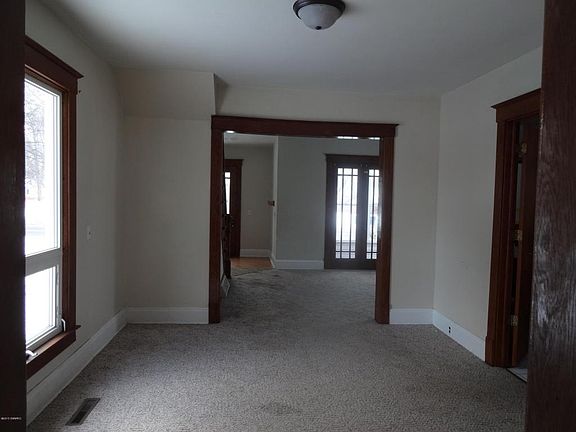 4th image of 210 S Hillsdale St